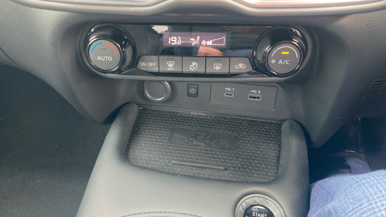 Nissan Juke 1.0 DiG-T N-Connecta 5dr Petrol Hatchback